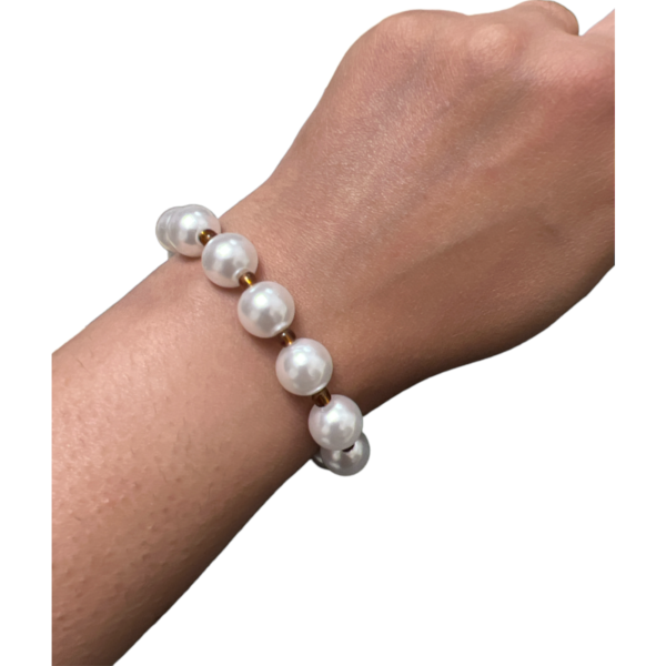 White Beauty - Image 3