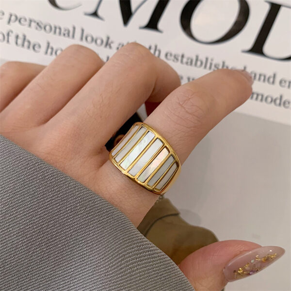 Women's Fashion Personality Retro White Fritillary Ring