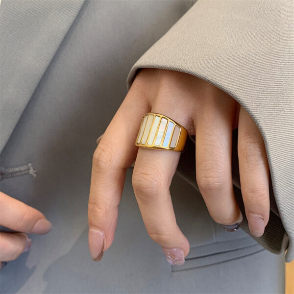Women's Fashion Personality Retro White Fritillary Ring - Image 5
